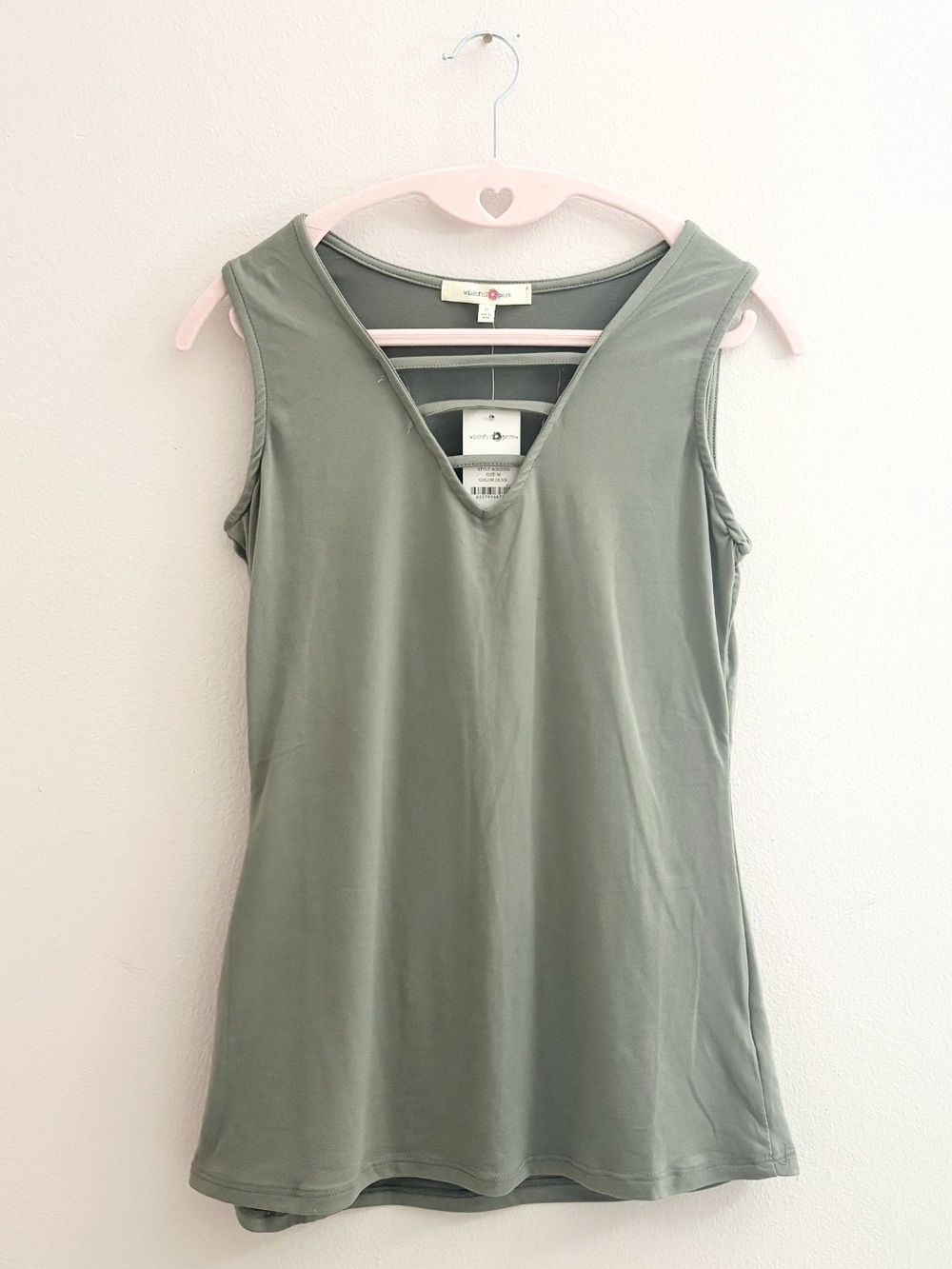 5/$15 🩷 NWT Wishful Park Olive Green V-Neck Sleeveless Top